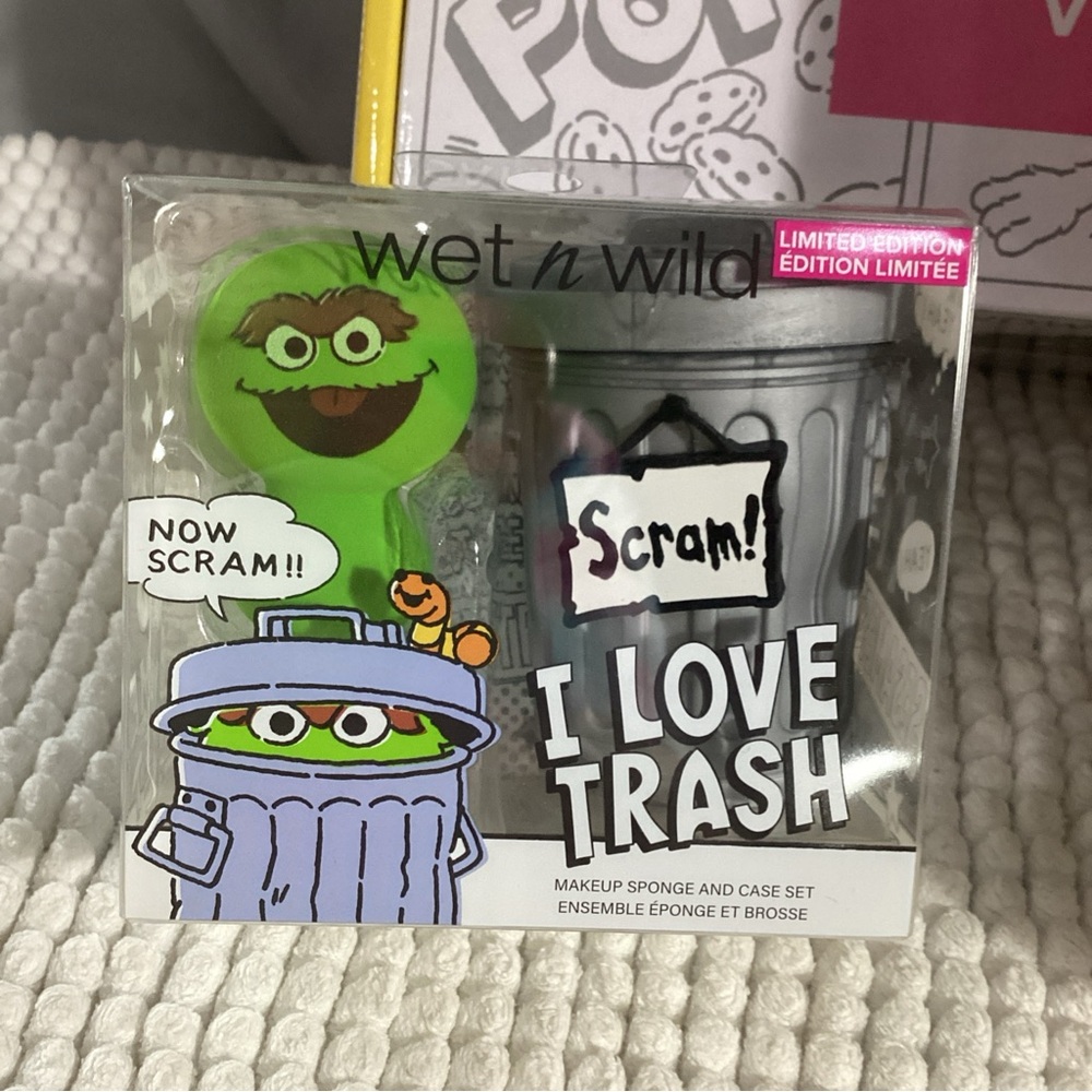 Wet n Wild Sesame Street Limit Ed Makeup Collection, PR Box + Bag + Sponge Set - Picture 6 of 16
